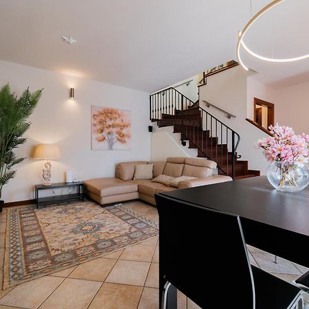 Casa Di Iaio - 90 M2 Apt With Free Wi-Fi, Netflix, Home Cinema & Parking Gorizia Bagian luar foto