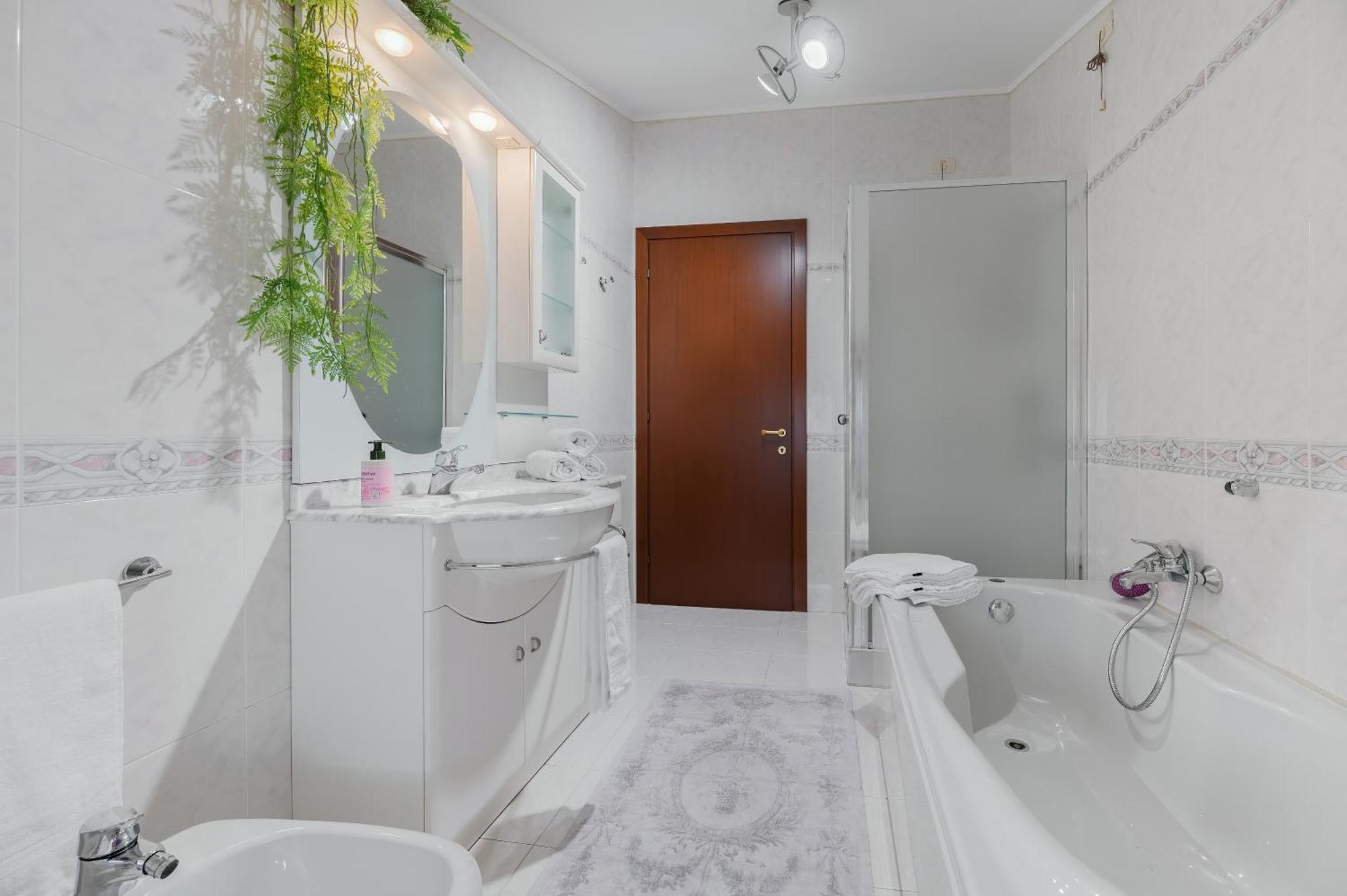 Casa Di Iaio - 90 M2 Apt With Free Wi-Fi, Netflix, Home Cinema & Parking Gorizia Bagian luar foto